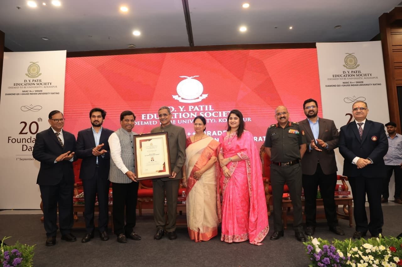 Students and faculty at a D. Y. Patil Centre for Scientific Social Responsibility event